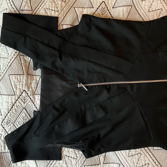 Black Hālo cocktail dress. Size: 6. - Picture 3 of 5